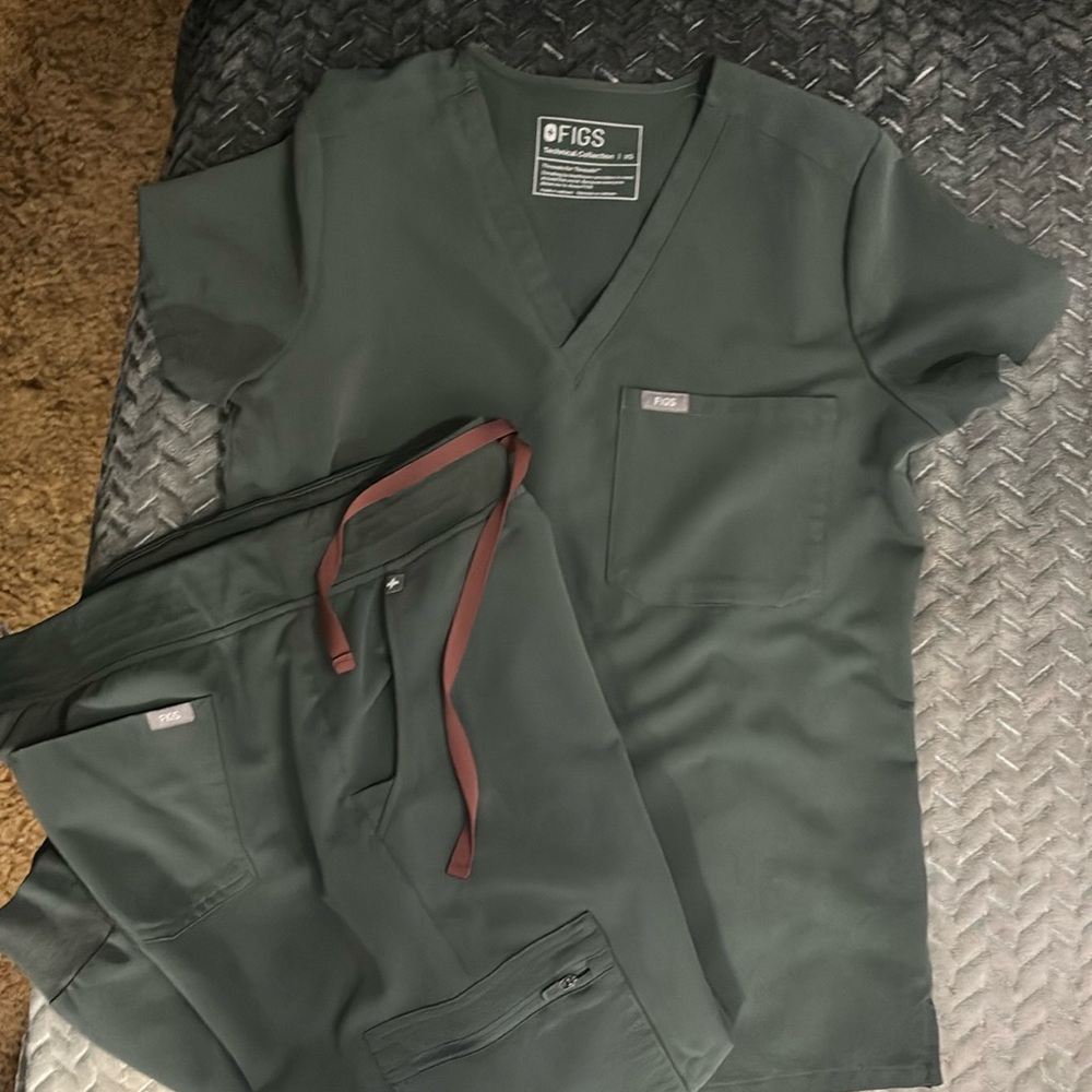 Women’s bonsai figs scrub set